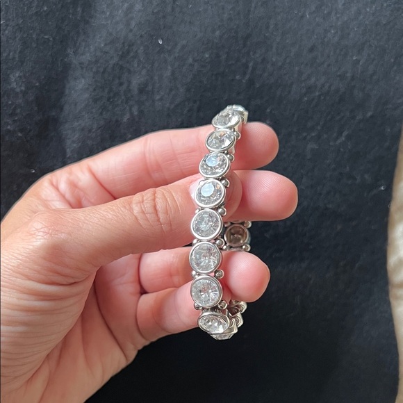 Elegant Silver Crystal Like Stretch Bracelet - Picture 2 of 2